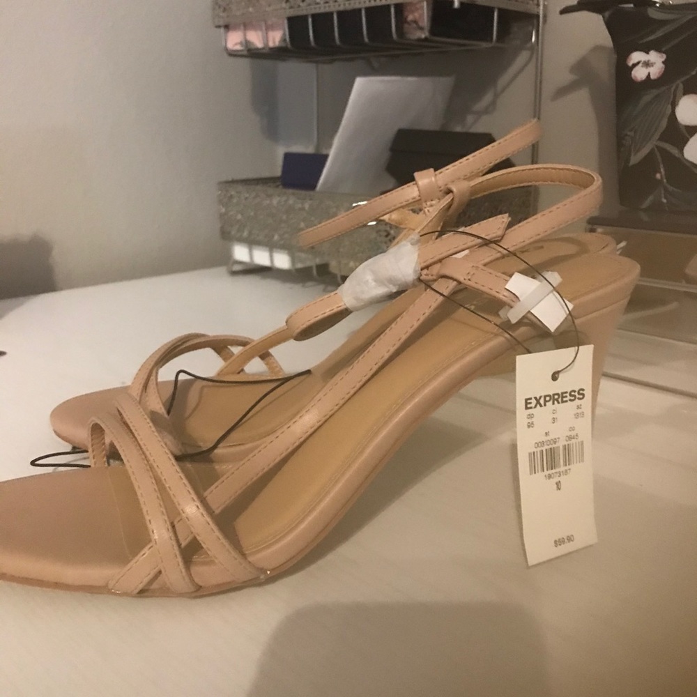 NWT Express Nude Pumps